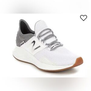 WOMEN'S NEW BALANCE ROAV V1 SNEAKERS
